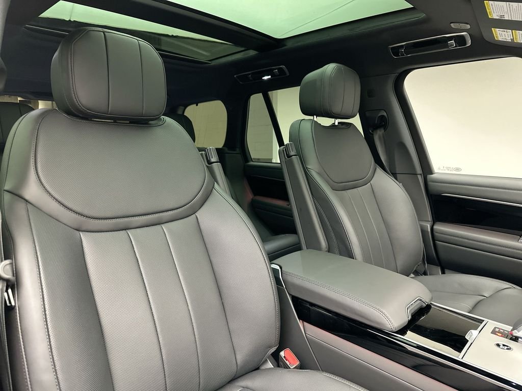 Certified Used 2025 Santorini Black Metallic Land Rover SE image 4