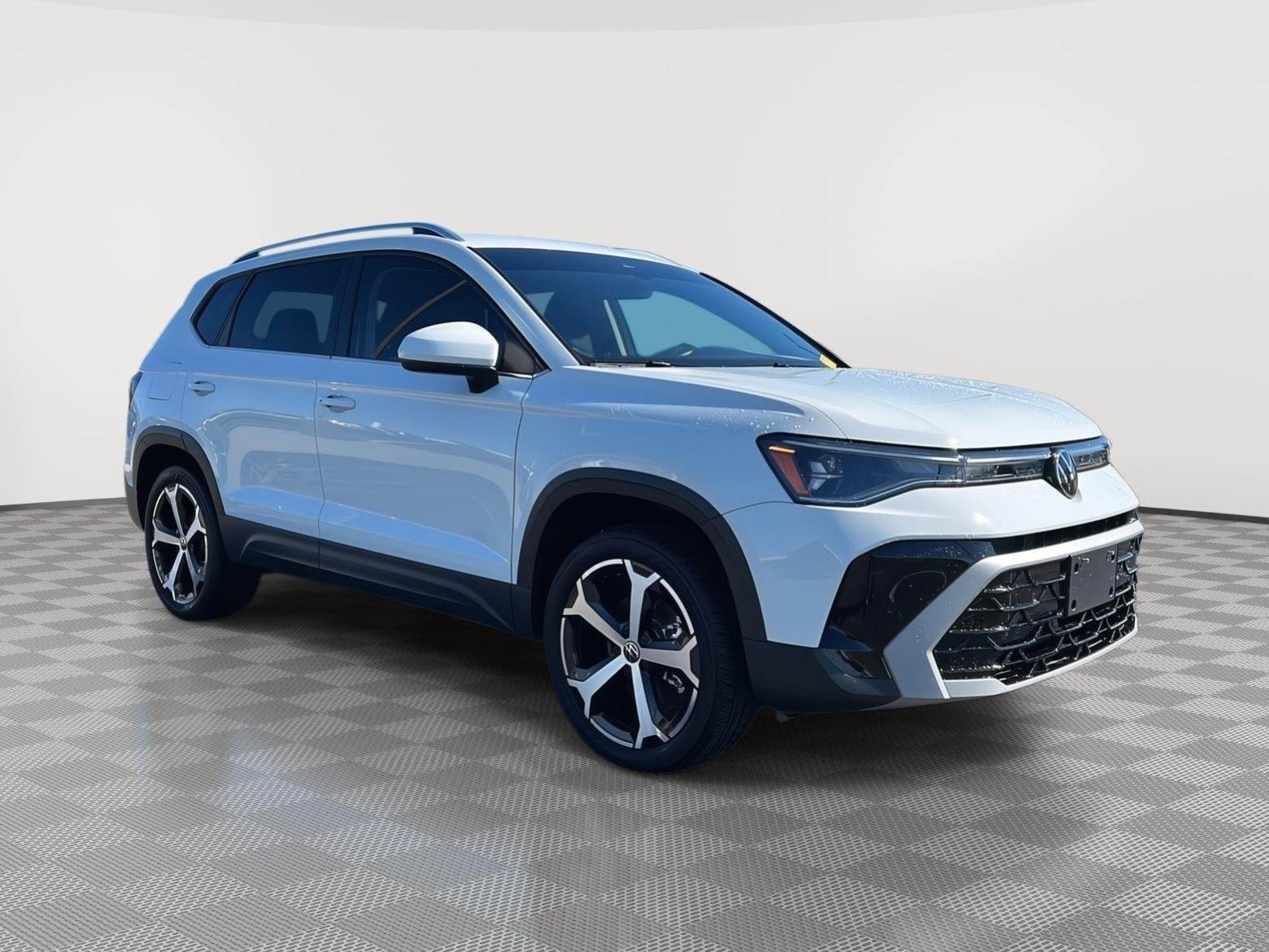 2025 Volkswagen Taos 1.5T SEL 4Motion's photo