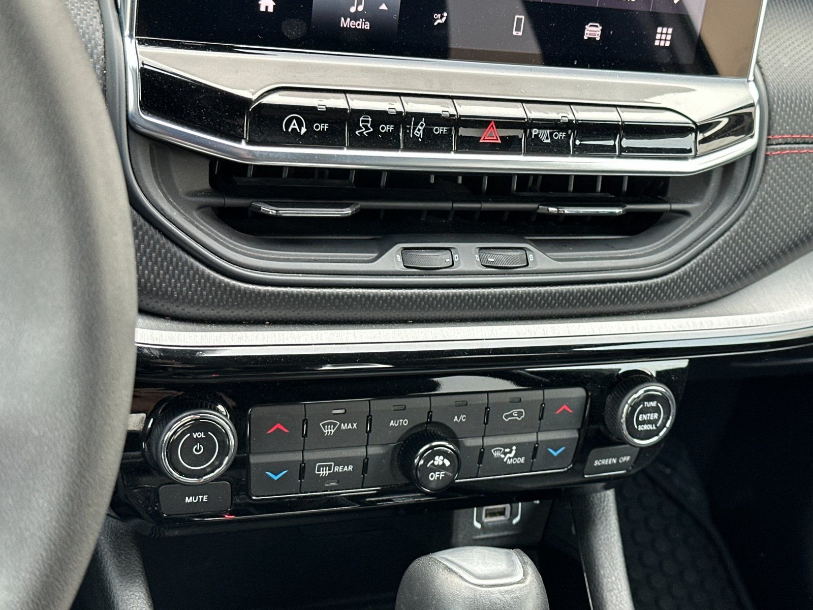 2025 Jeep Compass Trailhawk - Photo 19