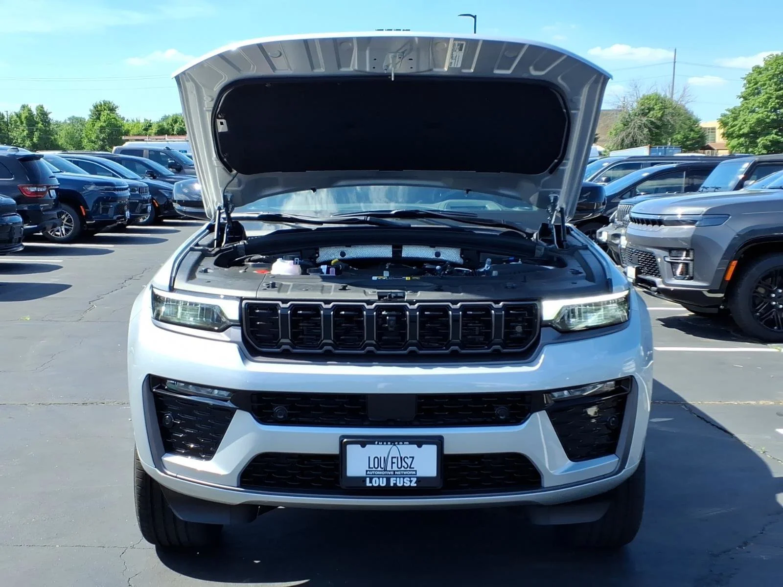 New 2026 Silver Zynith Exterior Paint Jeep Summit image 23