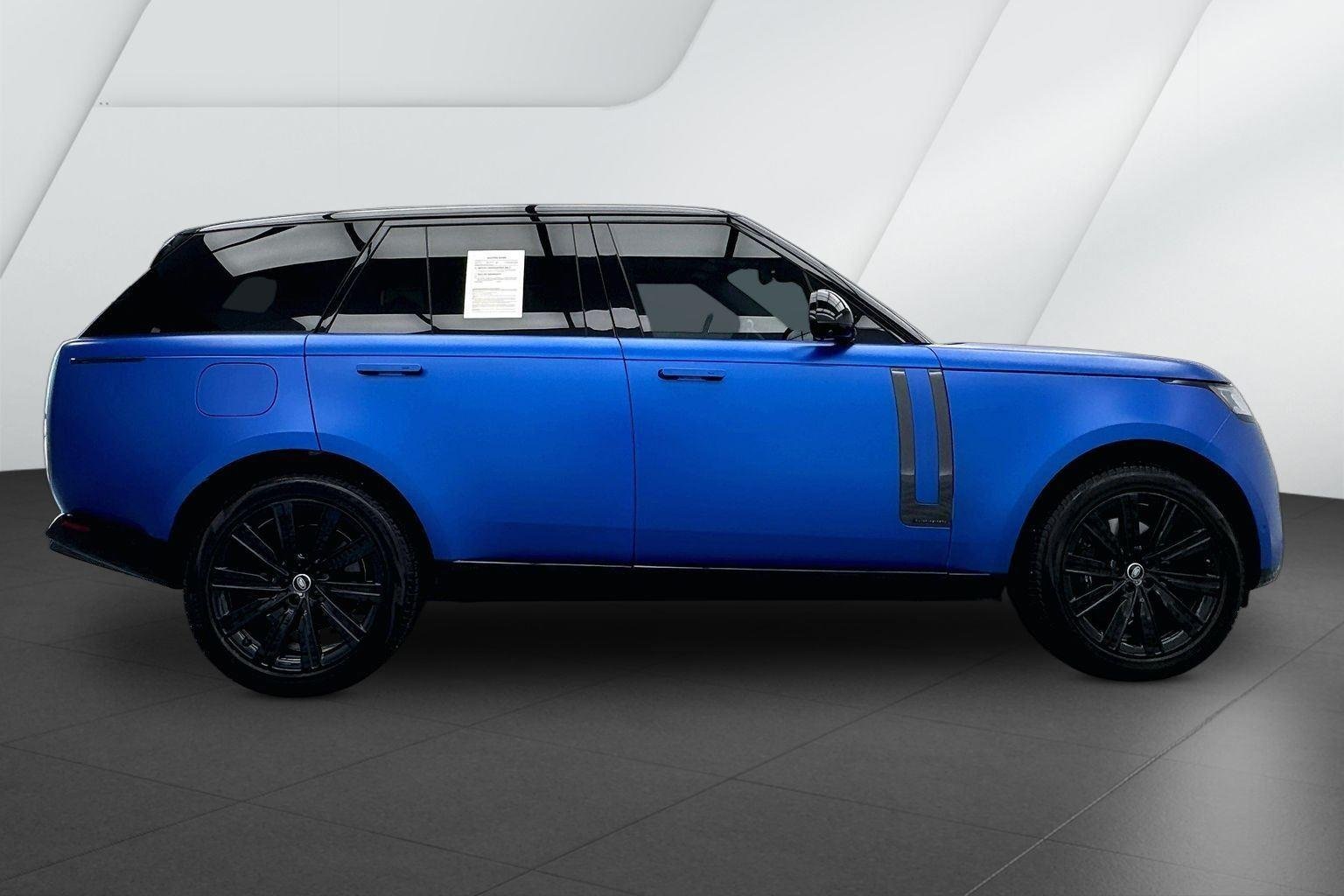 Used 2025 Velocity Blue in Satin Finish Land Rover Autobiography image 5