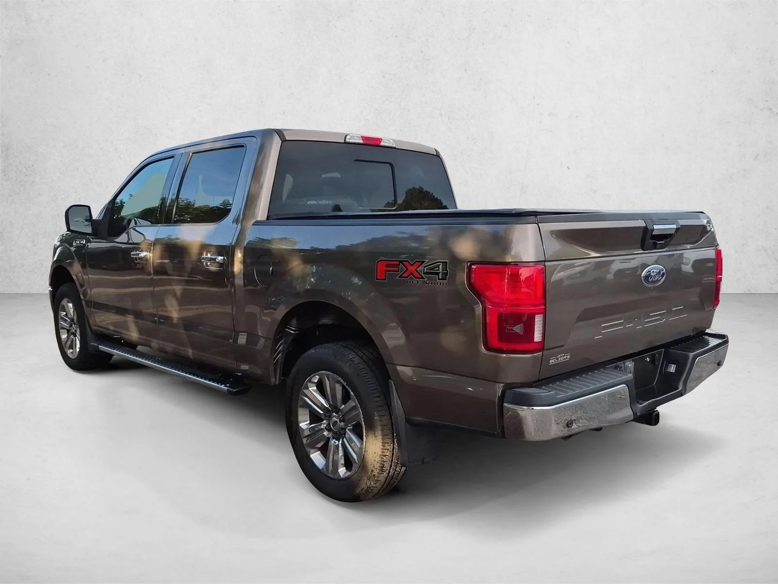 Used 2018 Stone Gray Ford XLT image 7