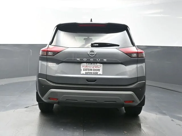 Used 2022 Gray Nissan S image 6