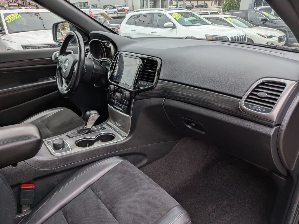 Used 2022 Black Jeep Laredo X image 27