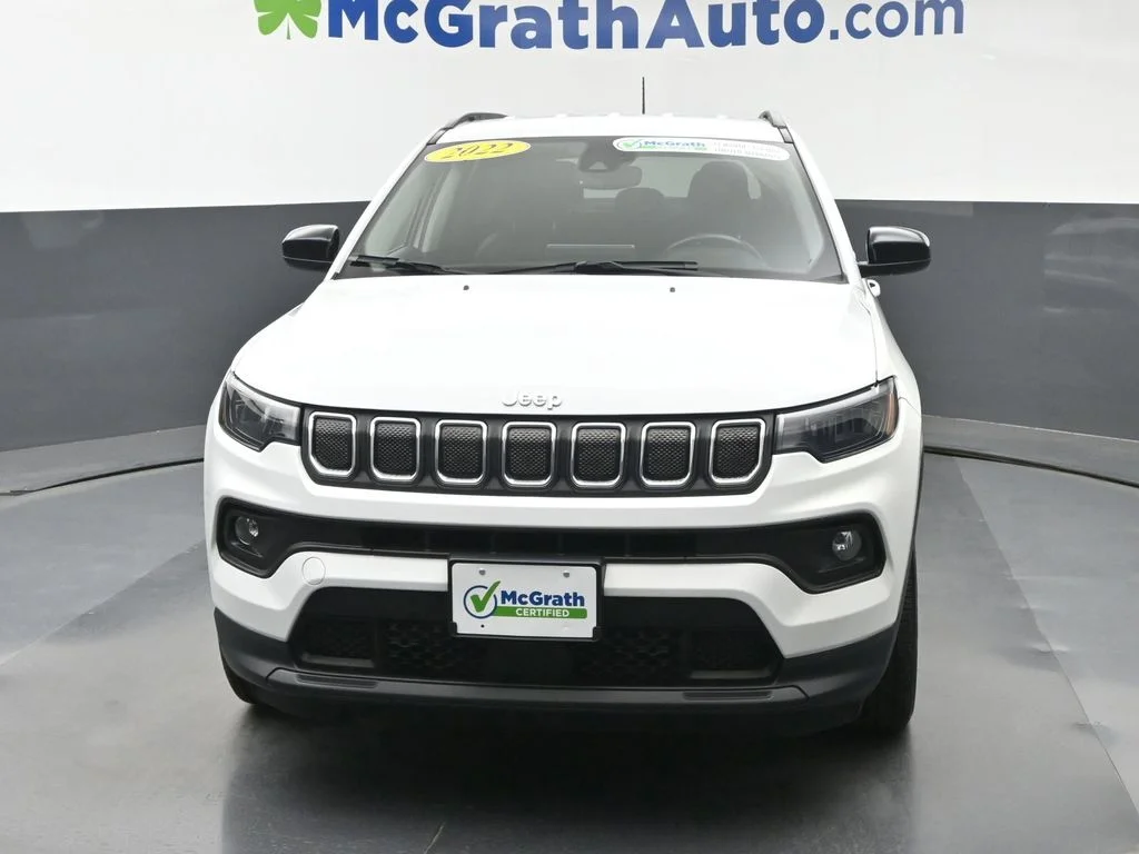 Certified Used 2022 White Jeep Latitude Lux image 6