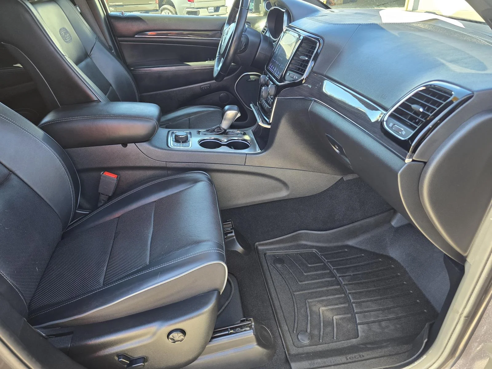 Used 2020 Gray Jeep Overland 4x4 image 22