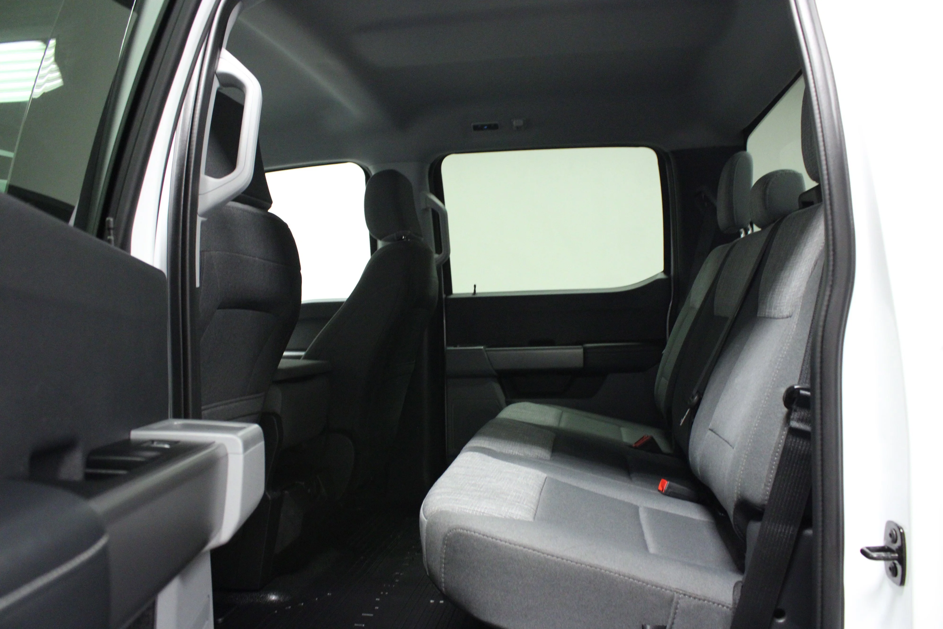 Used 2026 Oxford White Ford XLT image 13