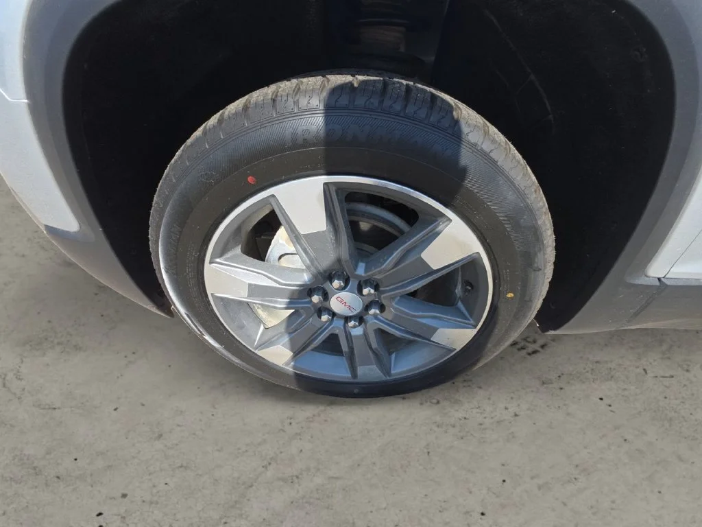 Used 2017 QUICKSILVER METALLIC GMC SLT image 9
