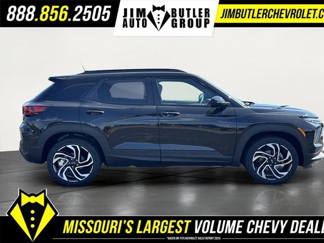 New 2026 Mosaic Black Metallic Chevrolet RS image 5