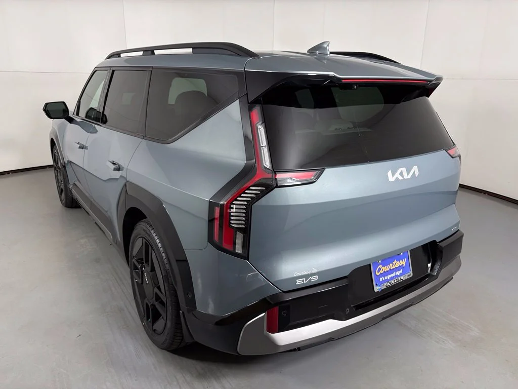 Used 2024 Green Kia GT-Line image 6