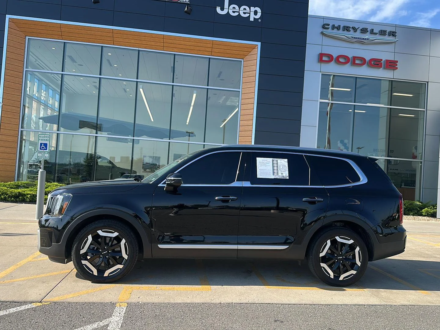 Used 2023 Kia Telluride S with VIN 5XYP6DGC9PG359369 for sale in Kansas City