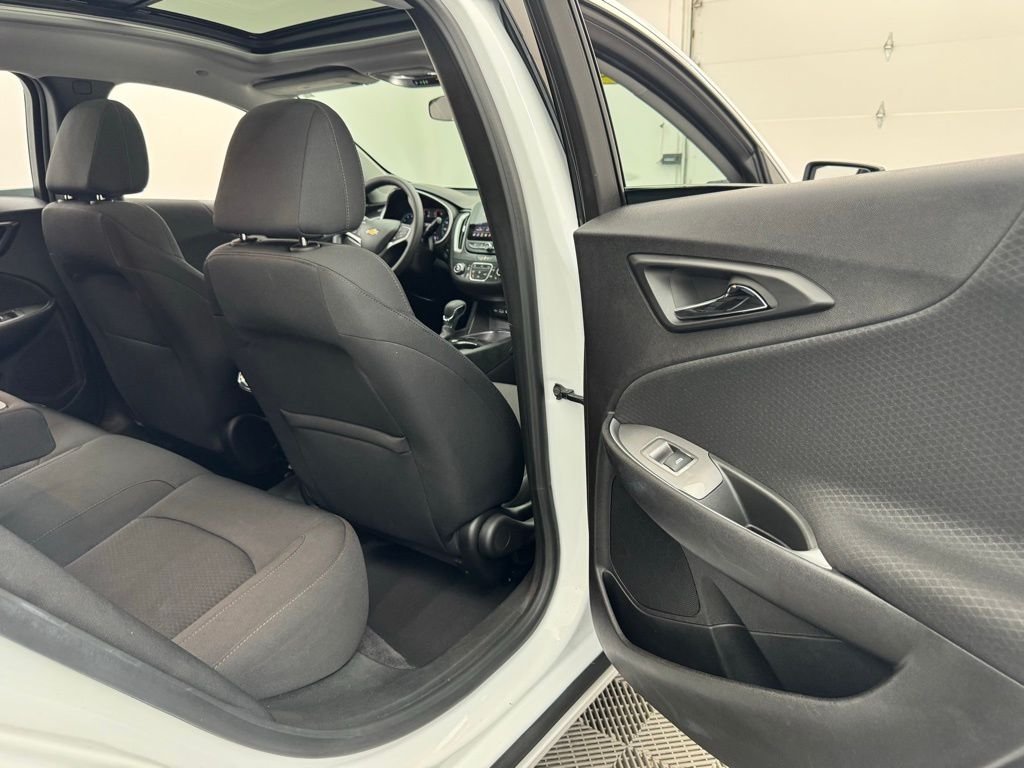 Used 2024 Summit White Chevrolet LT image 32