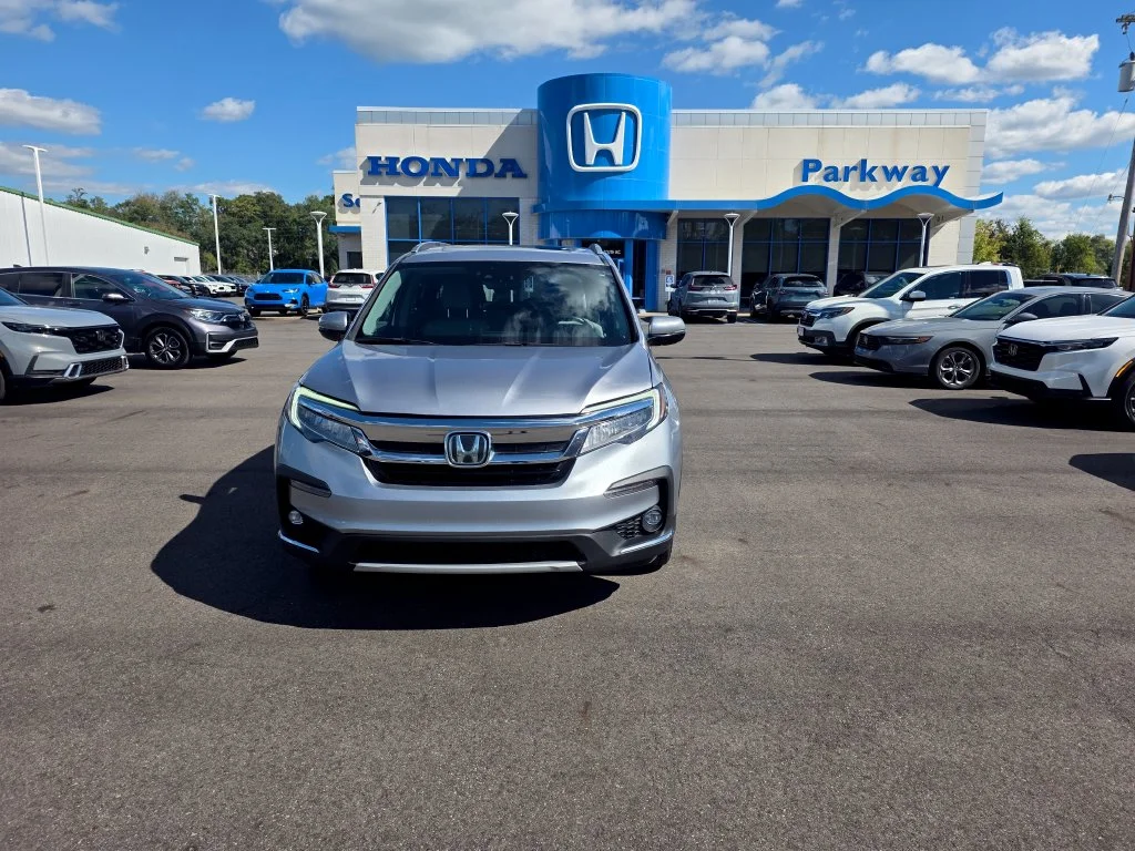 Certified Used 2021 Lunar Silver Metallic Honda Elite image 8