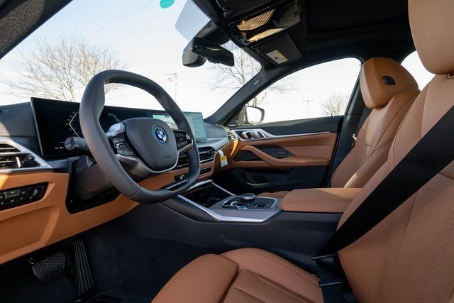 Certified Used 2025 Skyscraper Grey Metallic BMW xDrive40 image 10