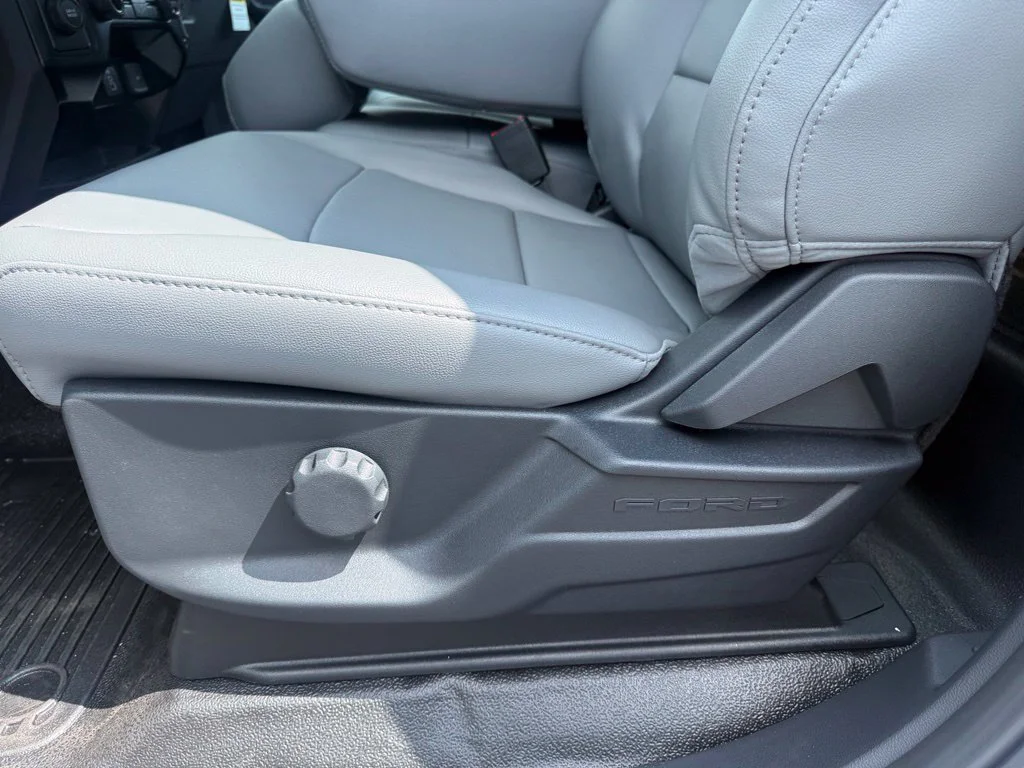New 2026 Oxford White Ford F-450® XL image 19