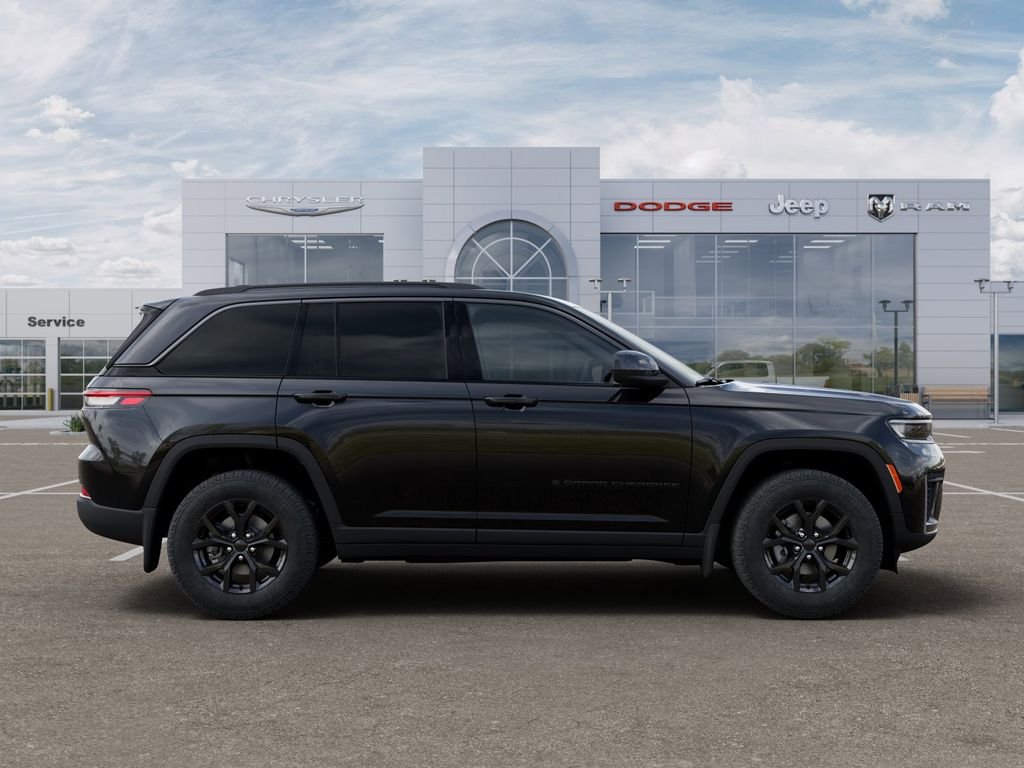 New 2026 Diamond Black Crystal Pearl-Coat Exterior Paint Jeep Altitude image 21