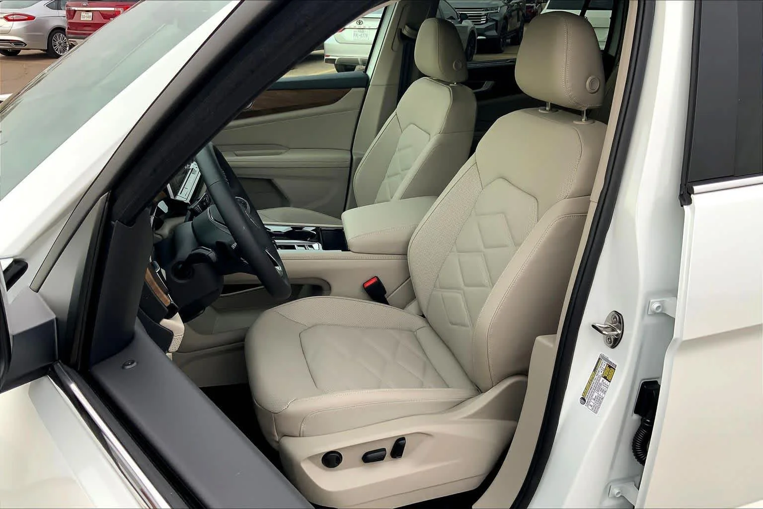 New 2026 Opal White Pearl Volkswagen 2.0T SE w/Technology image 9