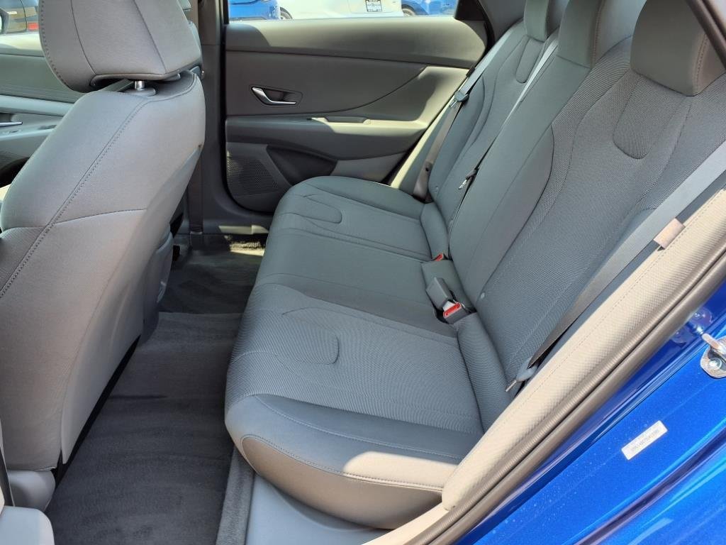 2025 Hyundai Elantra SE - Photo 28