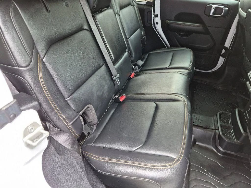 Used 2024 White Jeep Sahara image 26