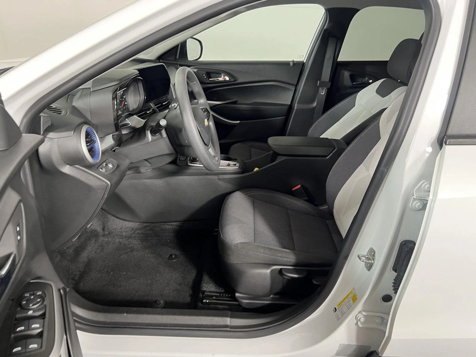 Used 2024 Summit White Chevrolet LS image 13
