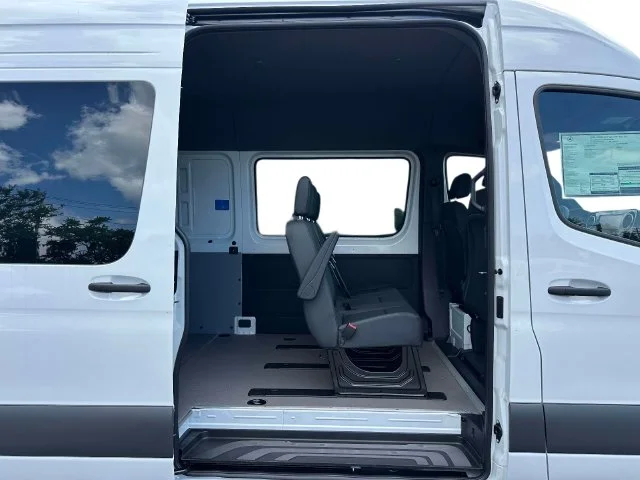 New 2026  Mercedes-Benz Crew 170 WB image 15