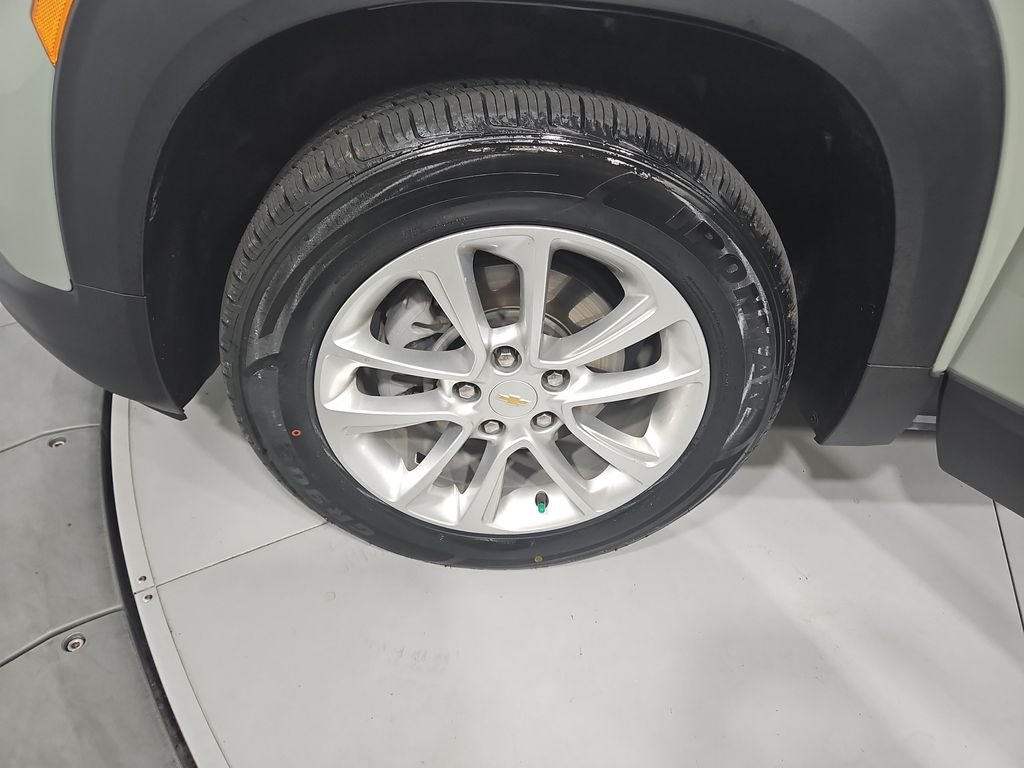 Used 2025 Green Chevrolet LS image 26