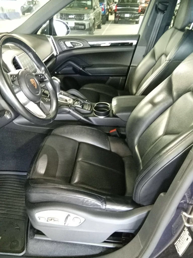 Used 2018 Purpurite Metallic Porsche Platinum Edition image 9