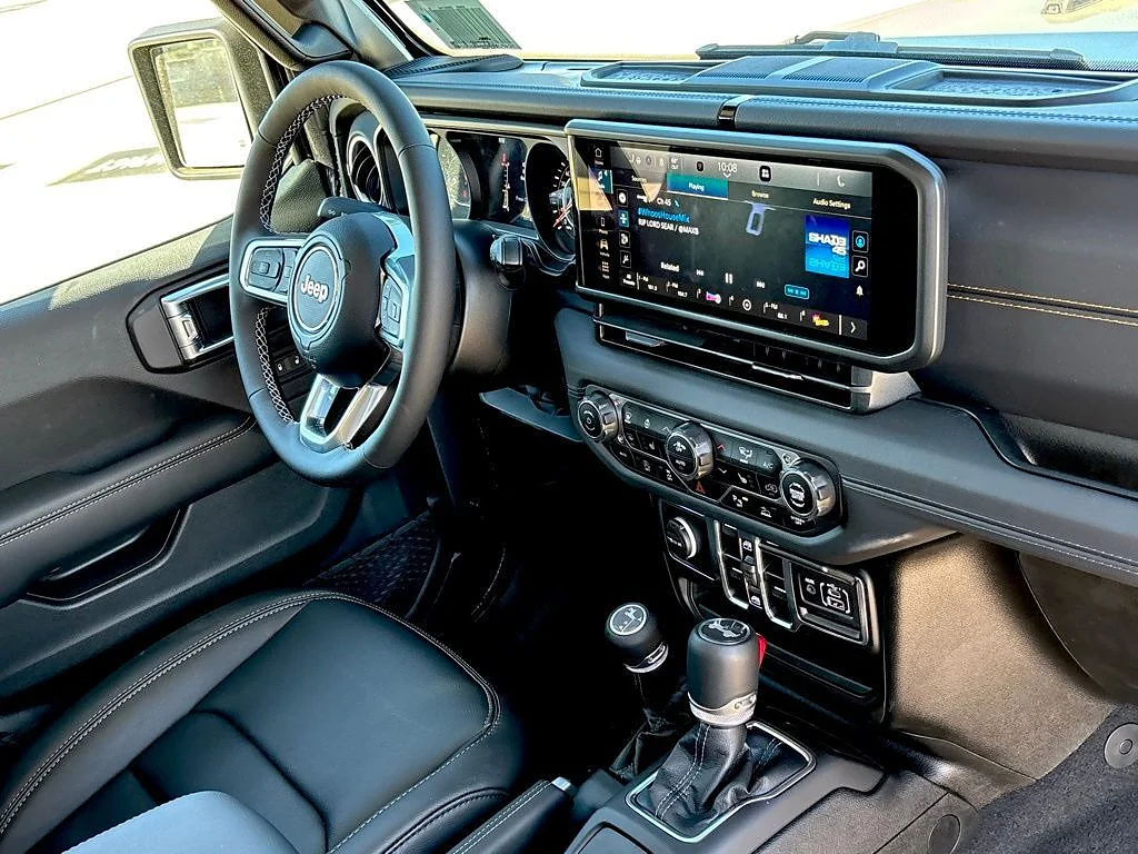 2025 Jeep Wrangler 4-Door Sahara - Photo 25