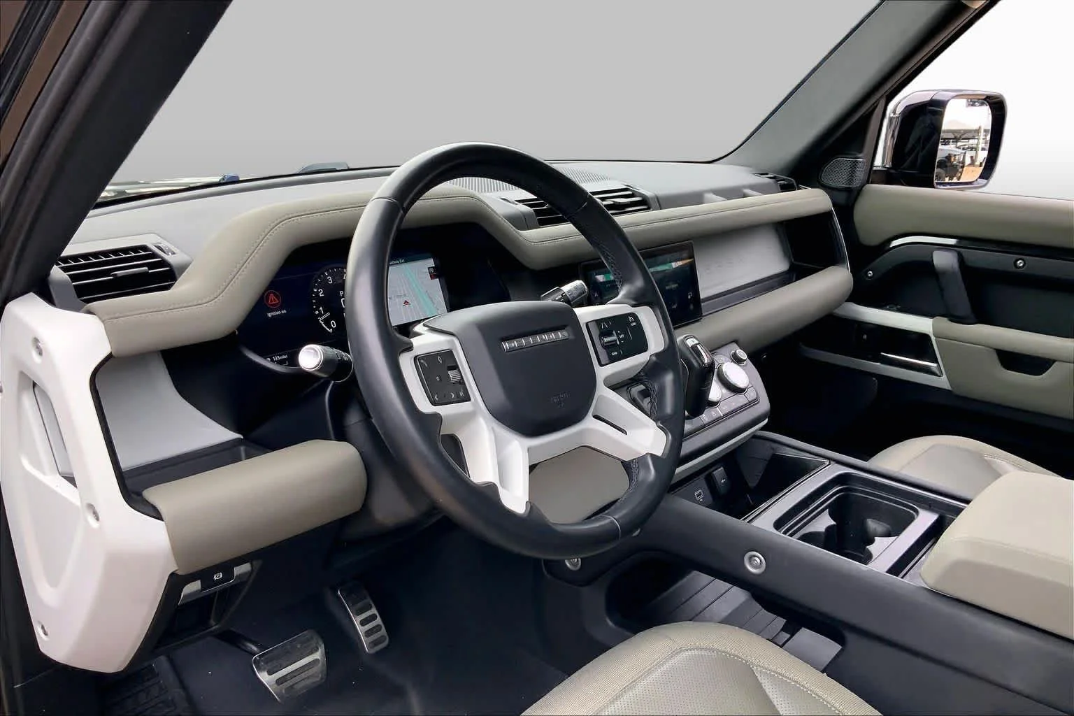 Used 2020 Santorini Black Metallic Land Rover SE image 16