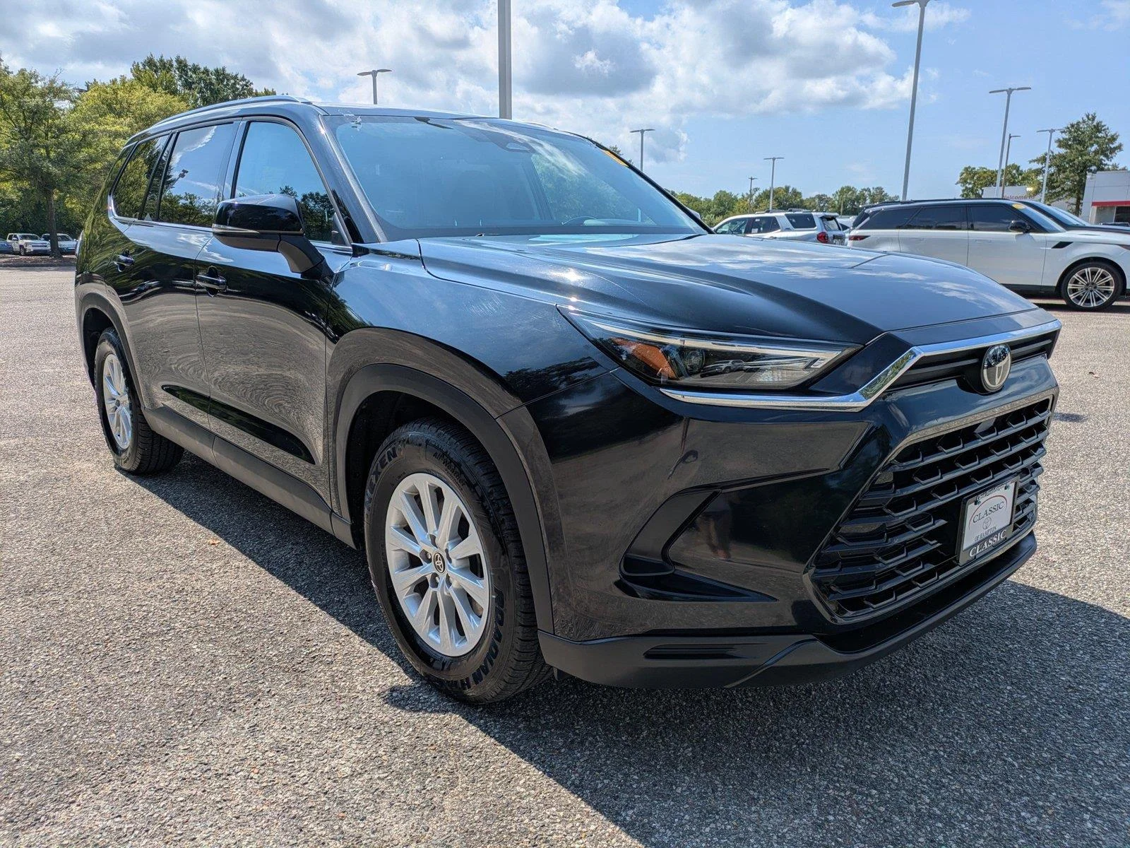 Used 2024  Toyota XLE image 1