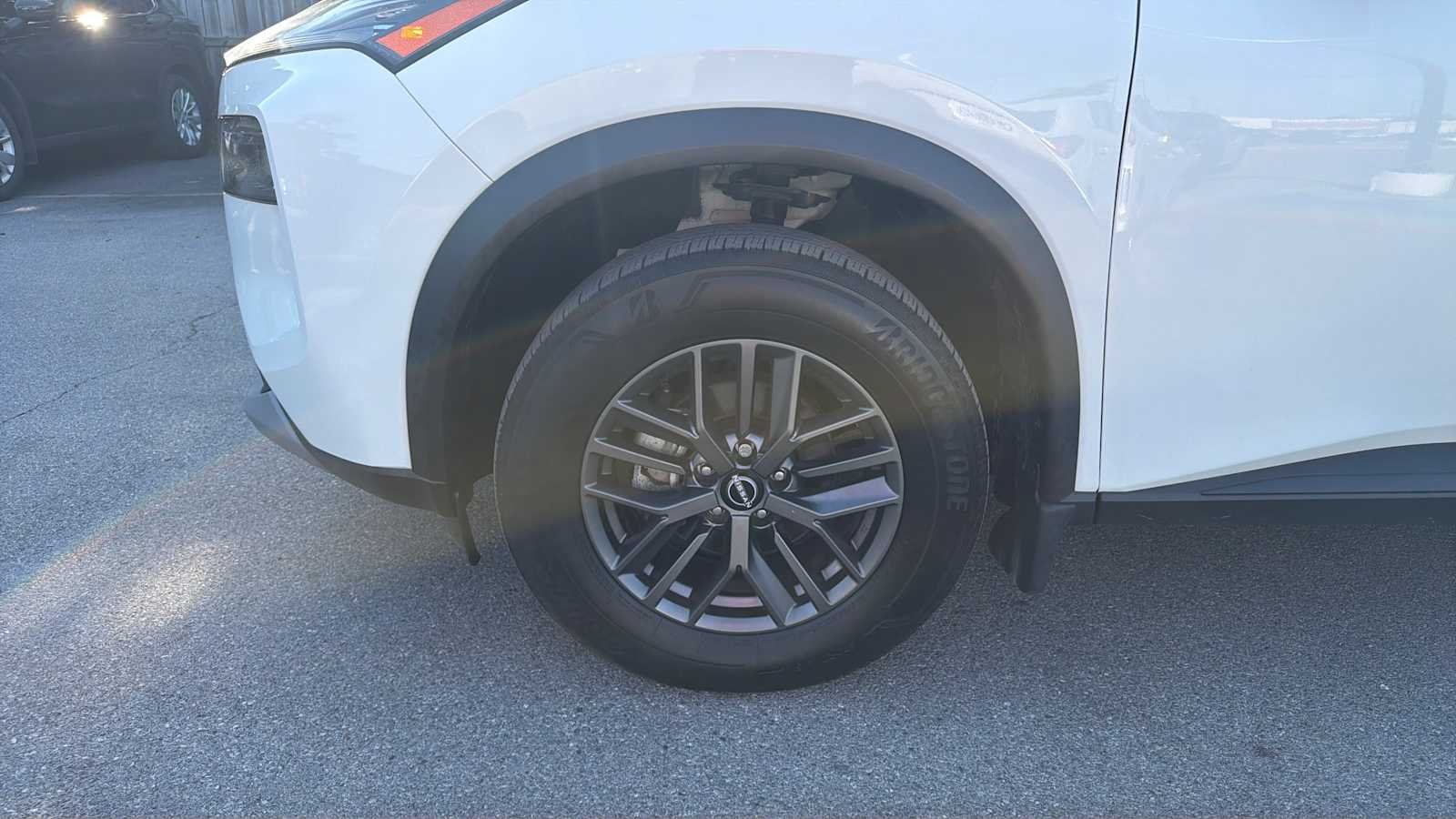 Used 2022 Glacier White Nissan S image 11