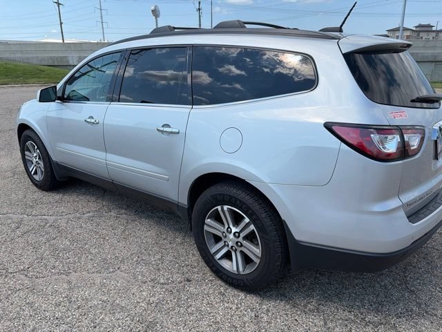 Used 2017 SILVER ICE METALLIC Chevrolet LT image 4
