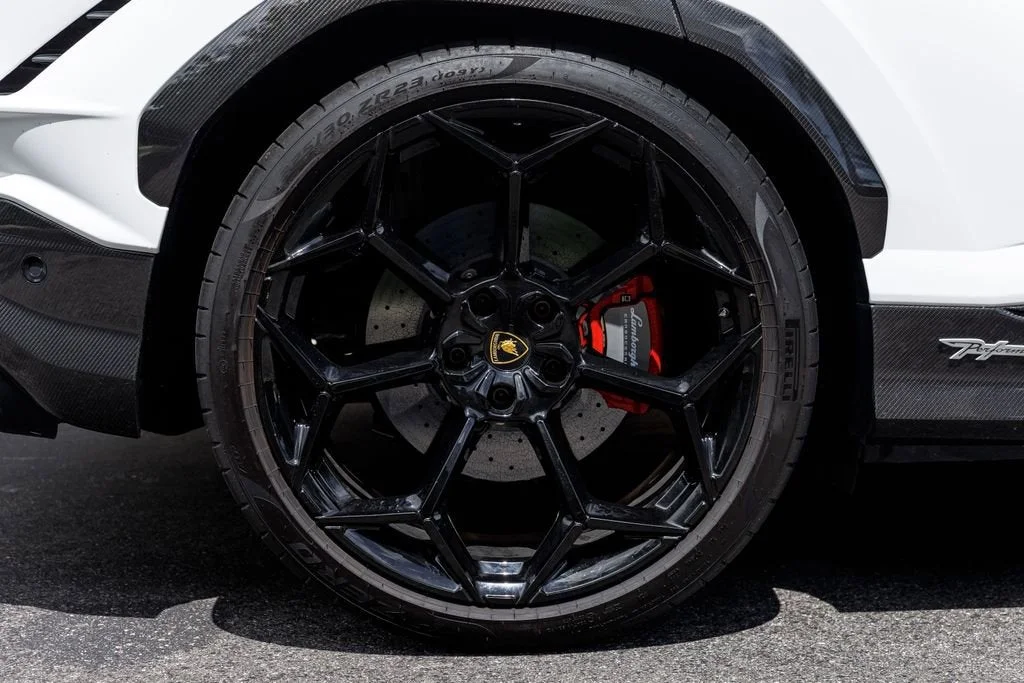 Used 2024 White Lamborghini Performante image 43