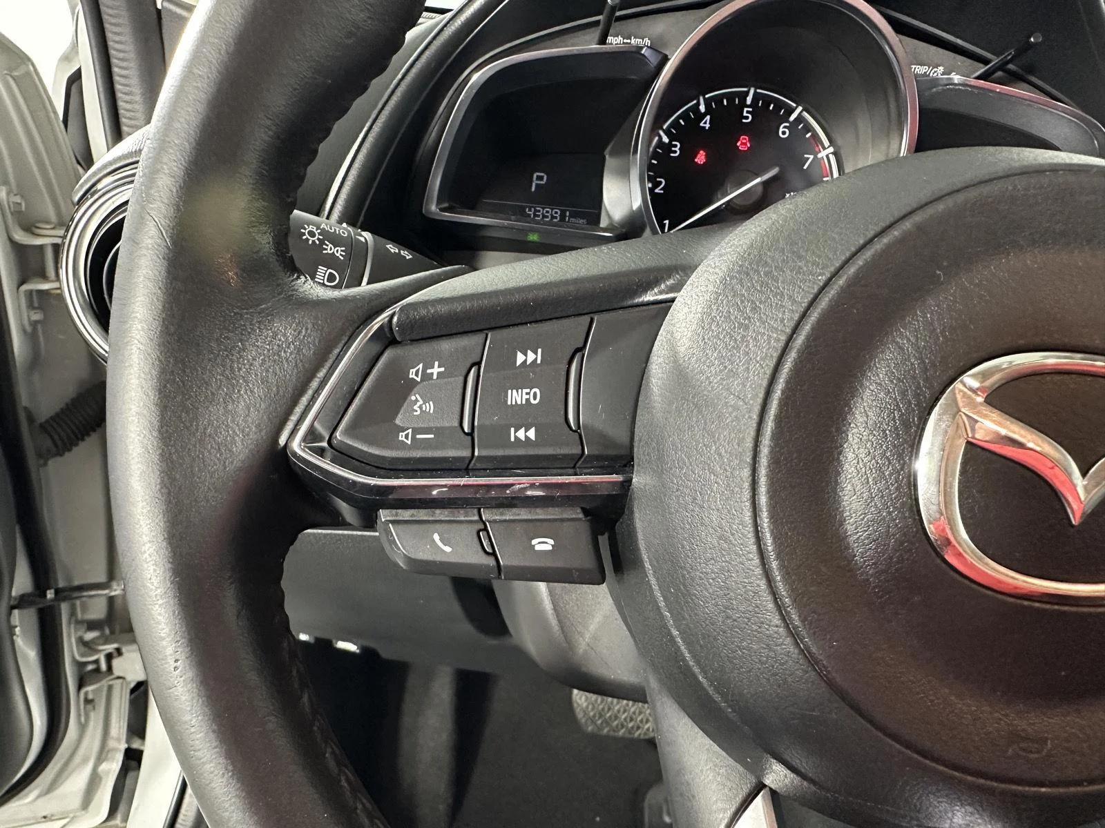 Used 2019 Ceramic Metallic Mazda Touring image 13