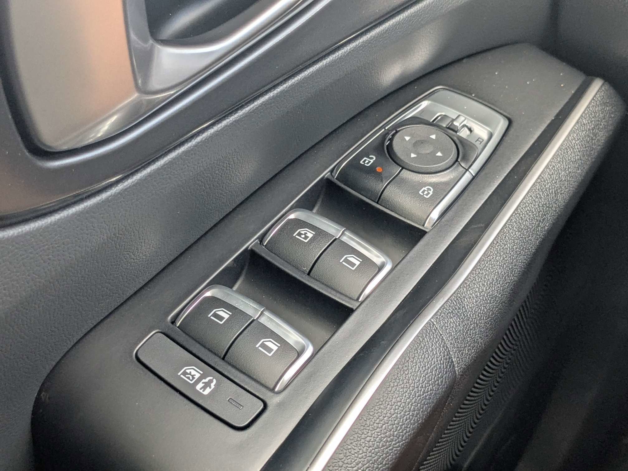 New 2026 Glacial White Kia LX image 28