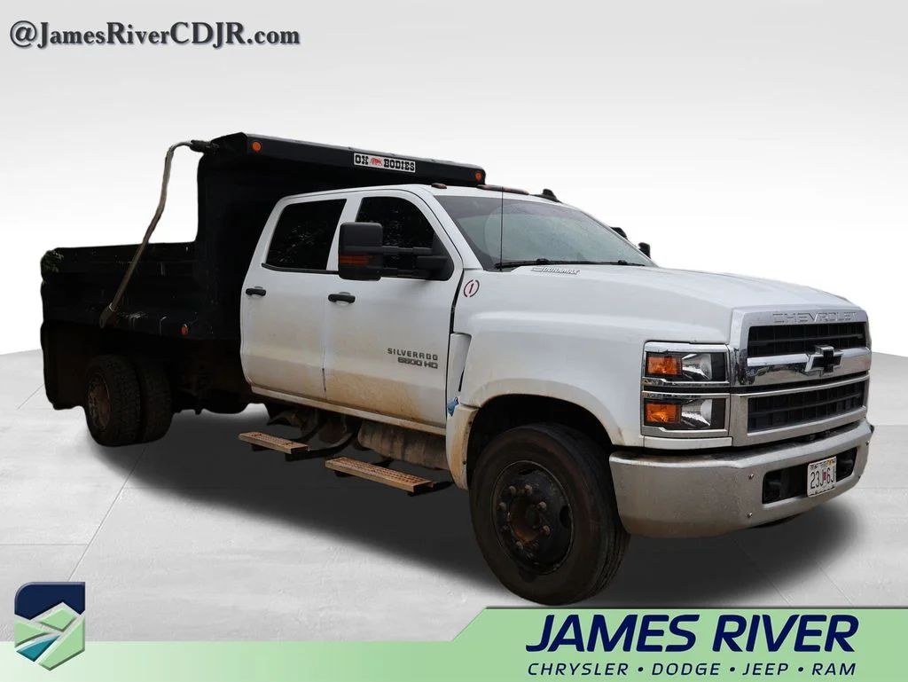 Used 2022 White Chevrolet 1WT image 20