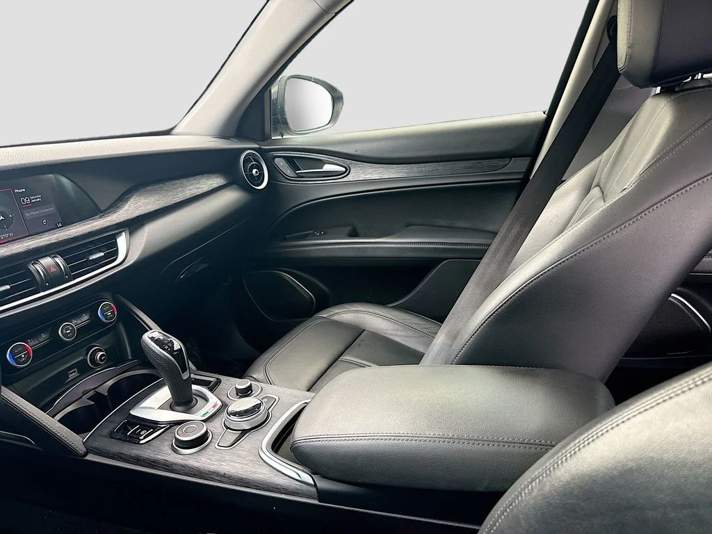 Used 2021 White Alfa Romeo Sprint image 23