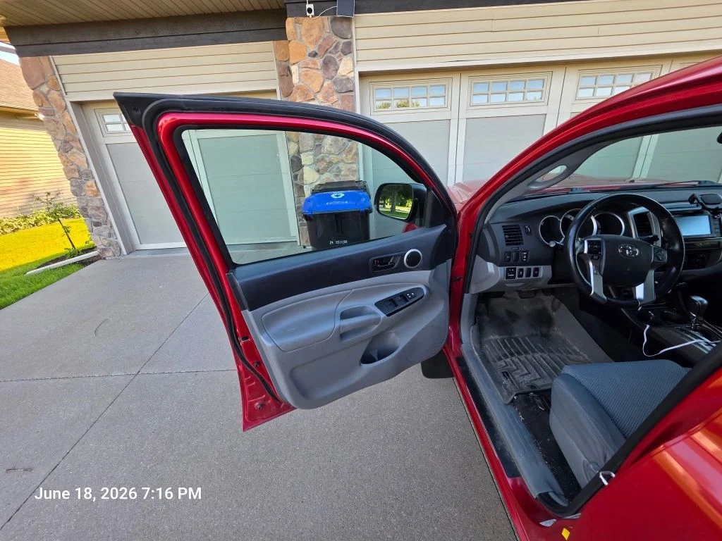Used 2015 Red Toyota Base image 27