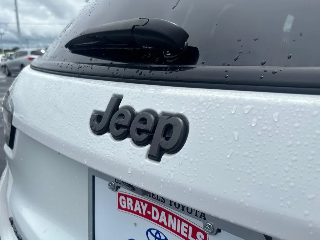 Used 2024 White Jeep Trailhawk image 32