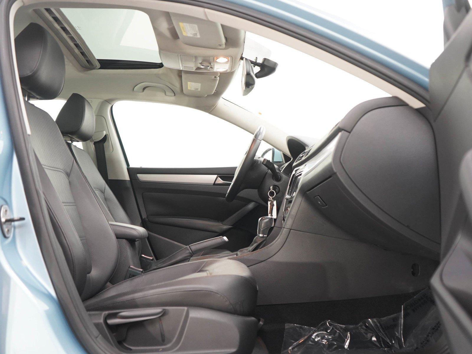 Used 2013 Glacier Blue Metallic Volkswagen 2.5 SE image 11