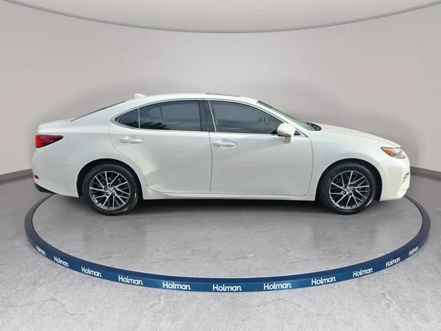 Used 2016 White Lexus 350 image 4