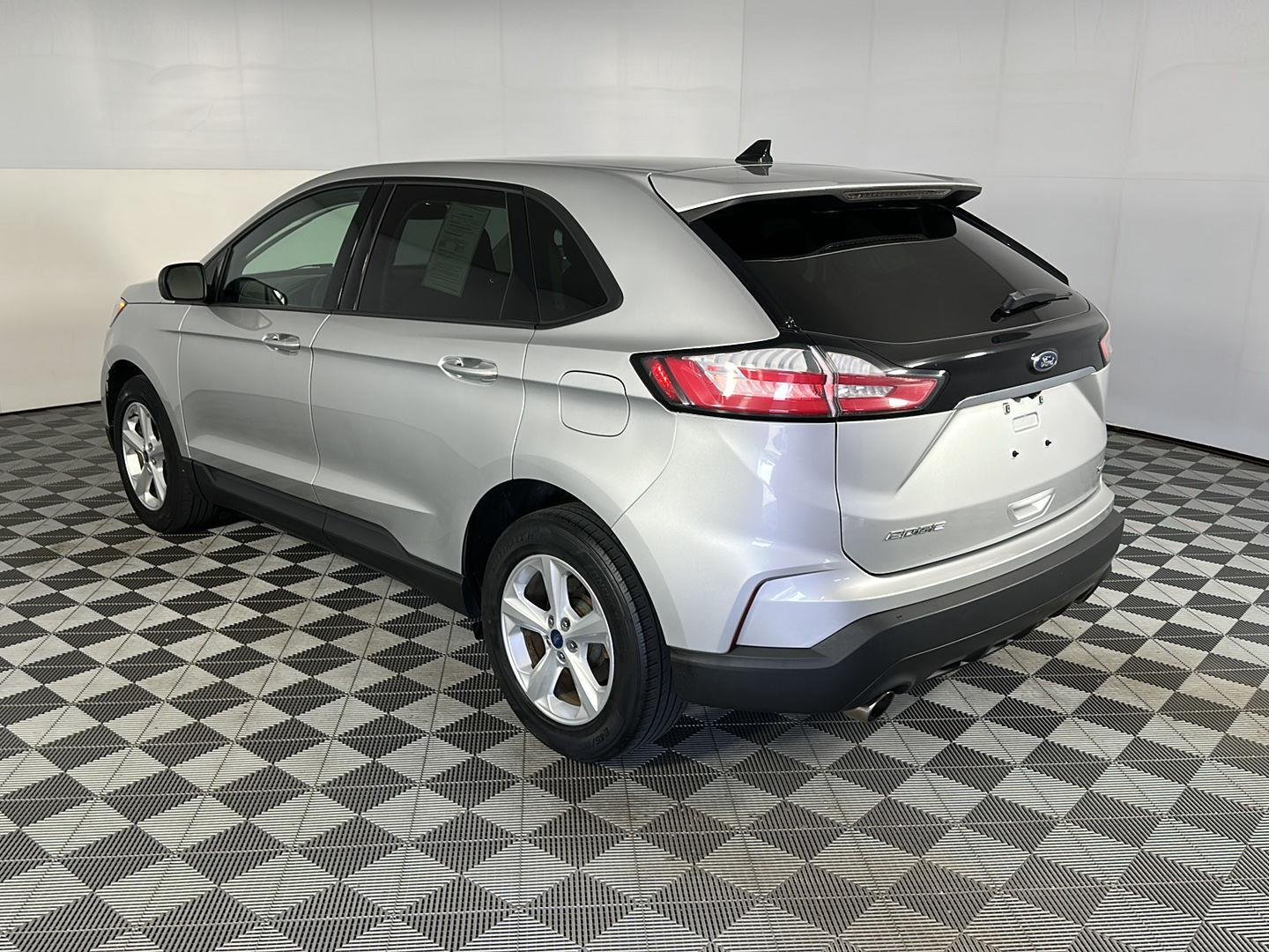 Used 2019 Ingot Silver Ford SE image 11