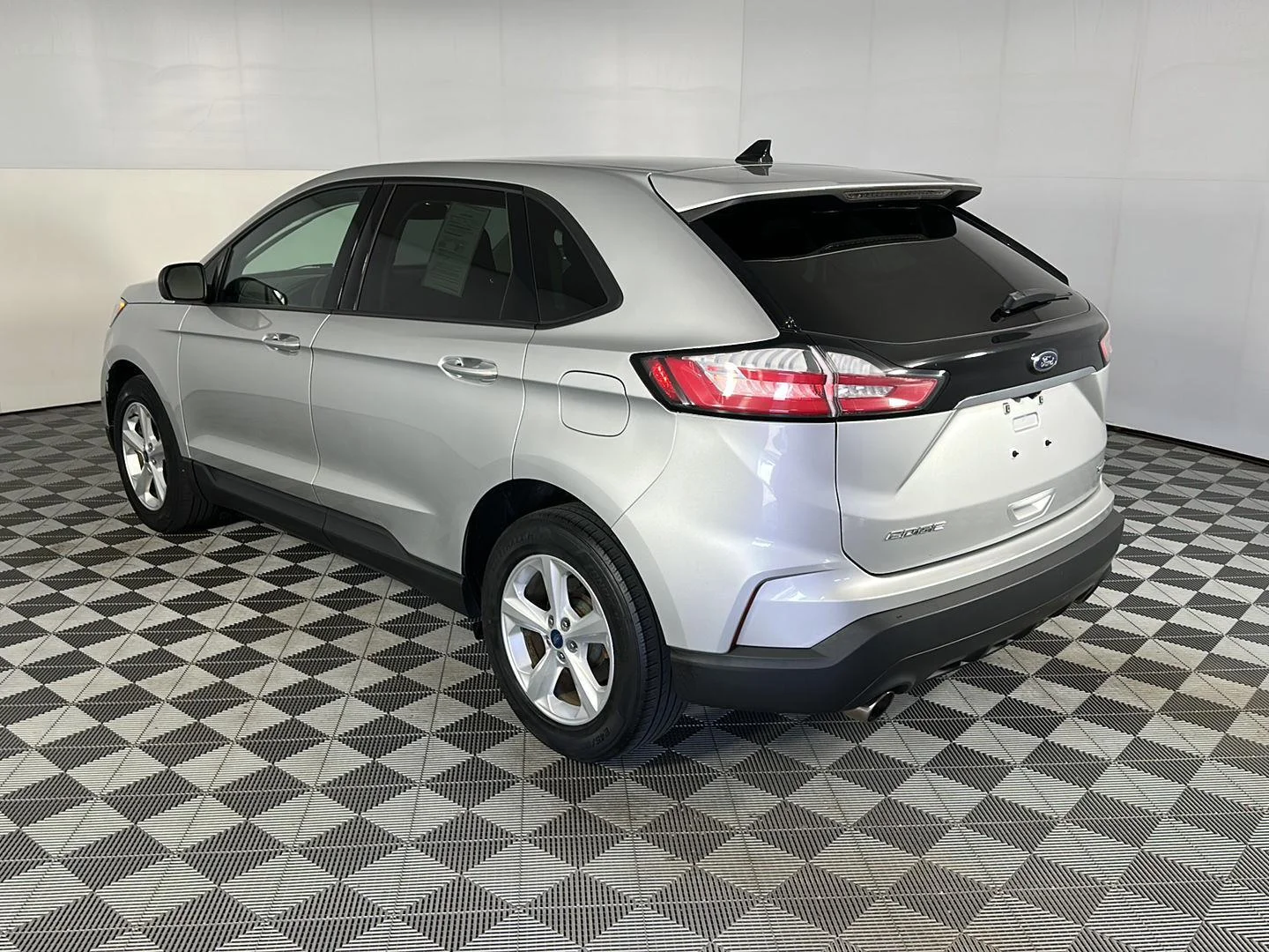 Used 2019 Ingot Silver Ford SE image 11