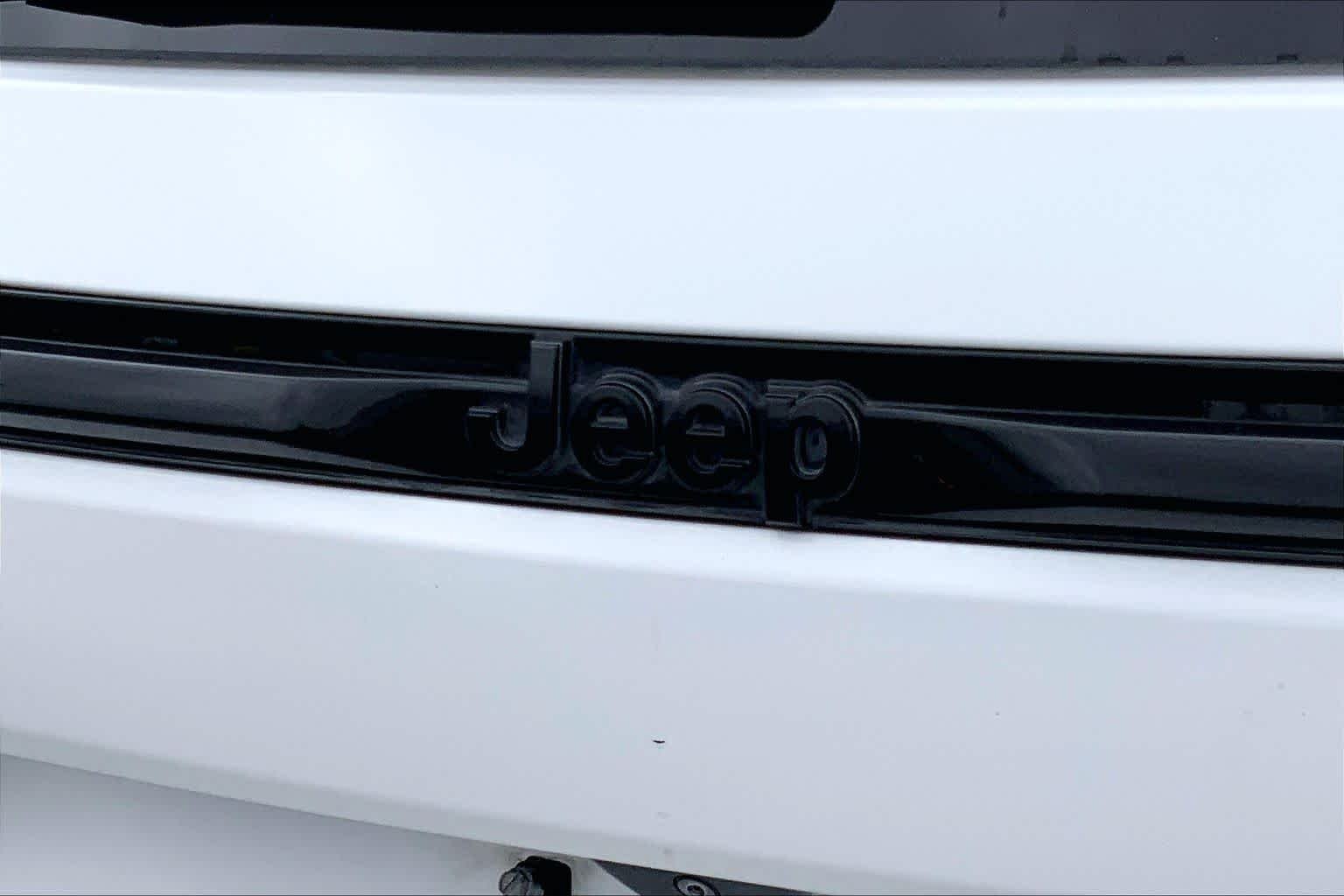 Used 2022 Bright White Clearcoat Jeep Altitude image 43