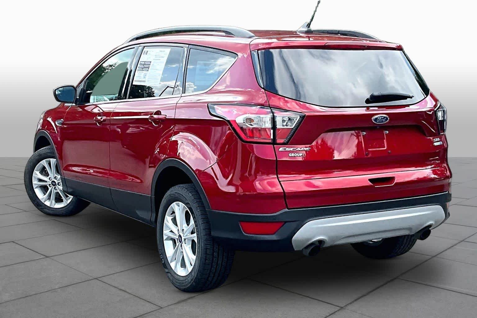 Used 2018 Ruby Red Metallic Tinted Clearcoat Ford SEL image 12