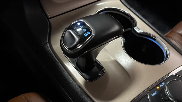 Used 2015 Brilliant Black Crystal Pearlcoat Jeep Summit image 19