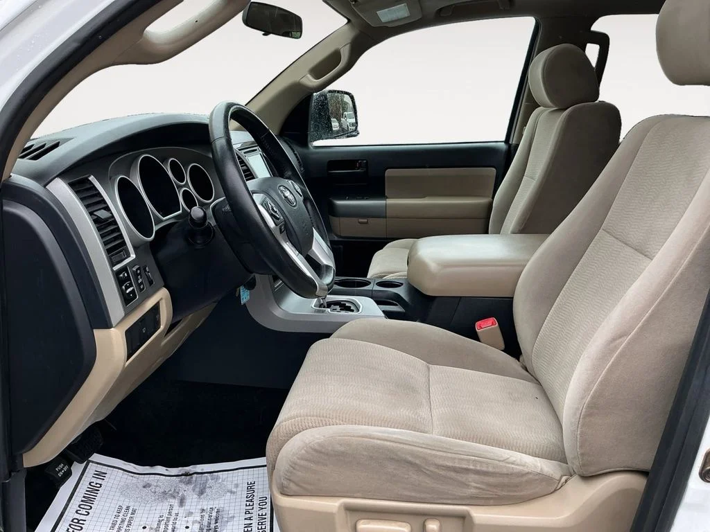 Used 2014 White Toyota SR5 image 10