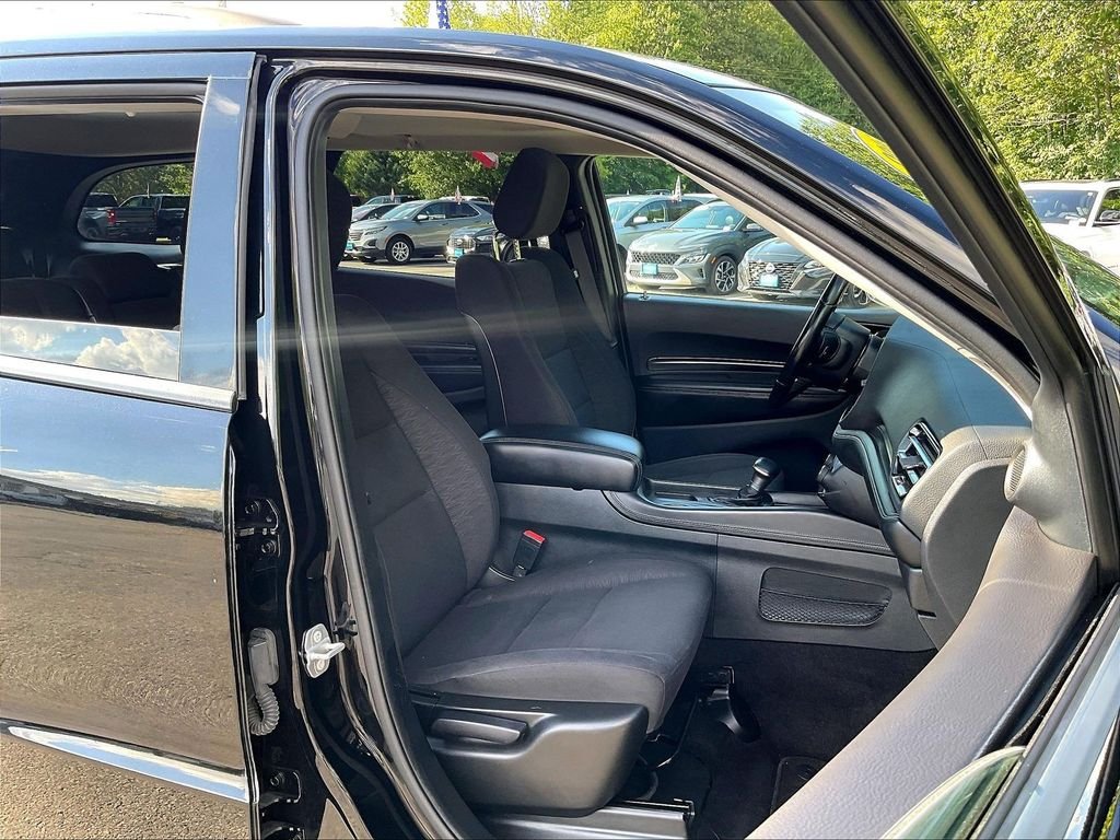 Used 2022 Black Dodge SXT image 11