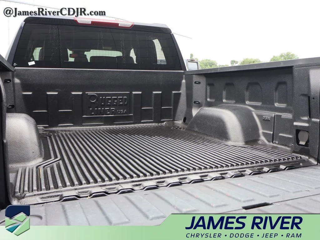 Used 2025 Silver GMC SLT image 15