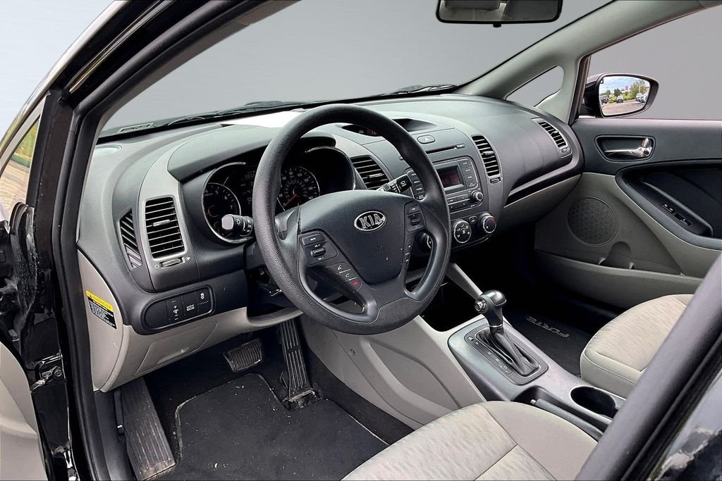 Used 2015 Black Kia LX image 13